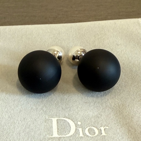 Dior | Tribales Pearl Black Earrings - Picture 6 of 9